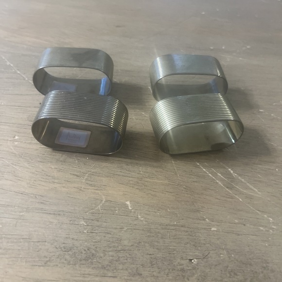 Vintage‎ Audrey Napkin Rings Brass/Gold Tone Ribbed Set of 4 Oval - Picture 3 of 3